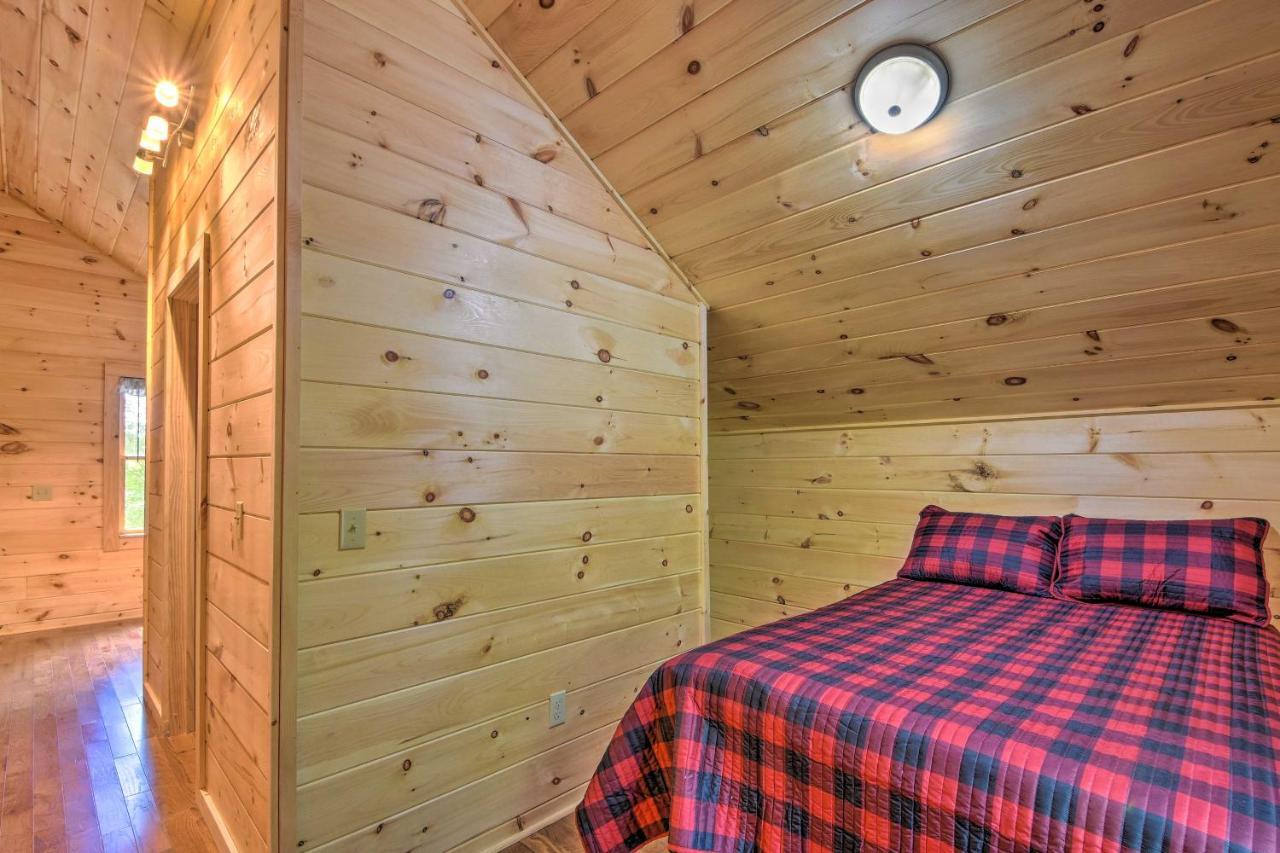Murphy Cabin With Spacious Deck And Forest Views! 外观 照片