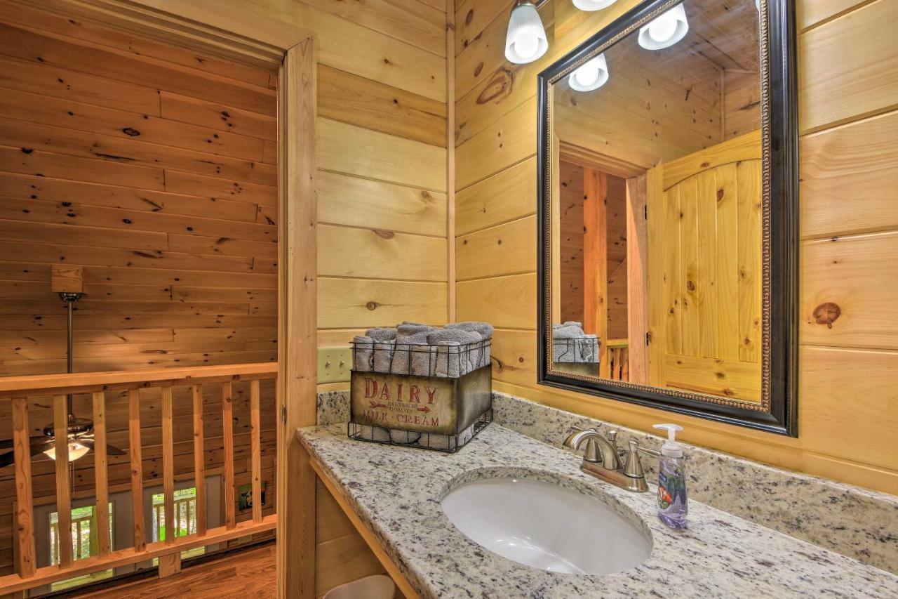Murphy Cabin With Spacious Deck And Forest Views! 外观 照片