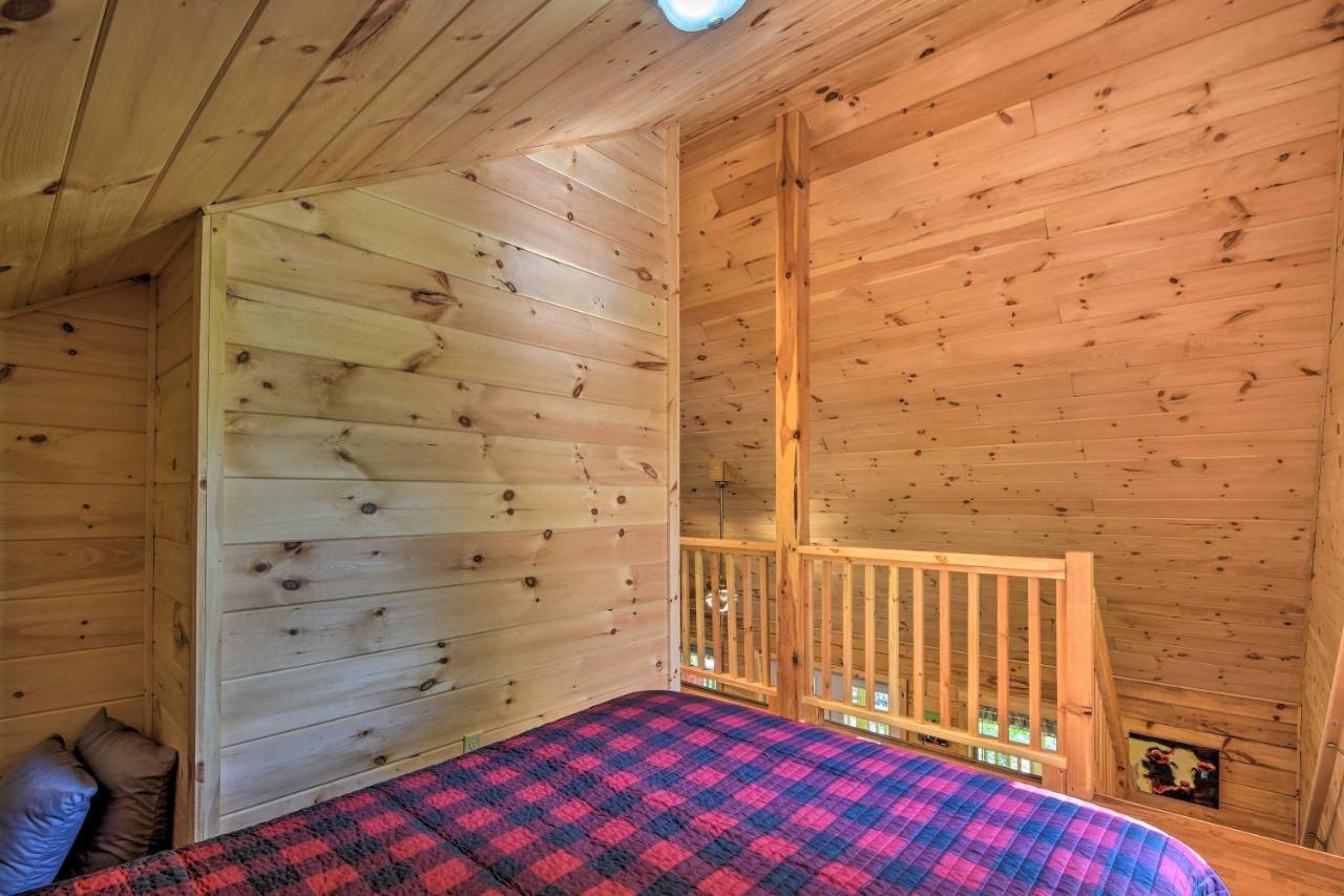 Murphy Cabin With Spacious Deck And Forest Views! 外观 照片